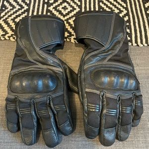 Waterproof riding gloves